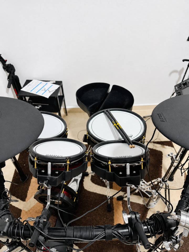 Batería Electrónica Alesis Strata Core de segunda mano · Foto 2 de 10 · Sevilla · 1600 €