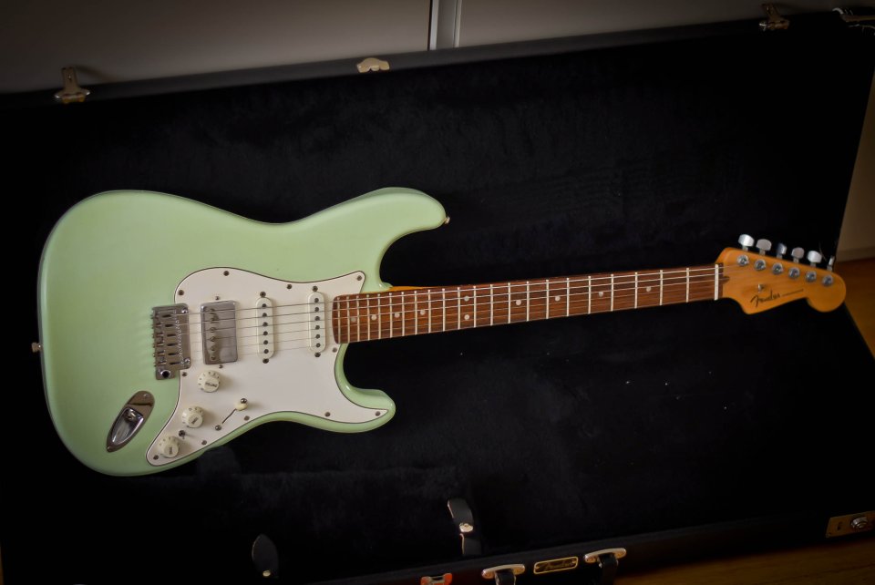 Stratocaster Korina surf green de segunda mano · Foto 1 de 10 · Huesca · 2400 €
