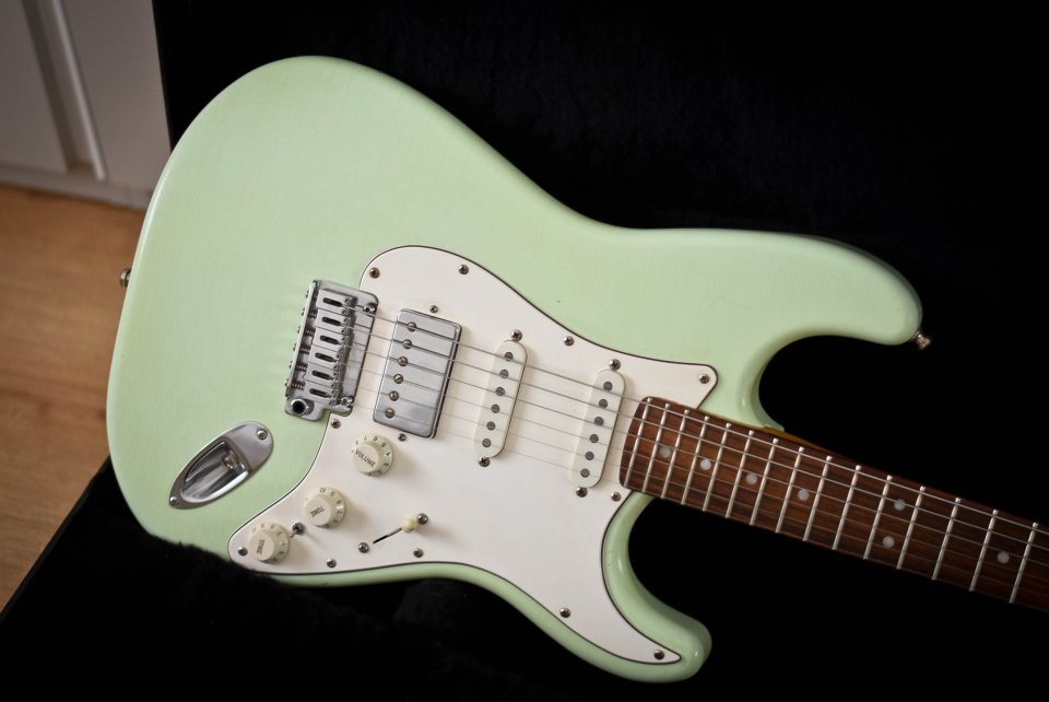 Stratocaster Korina surf green de segunda mano · Foto 3 de 10 · Huesca · 2400 €