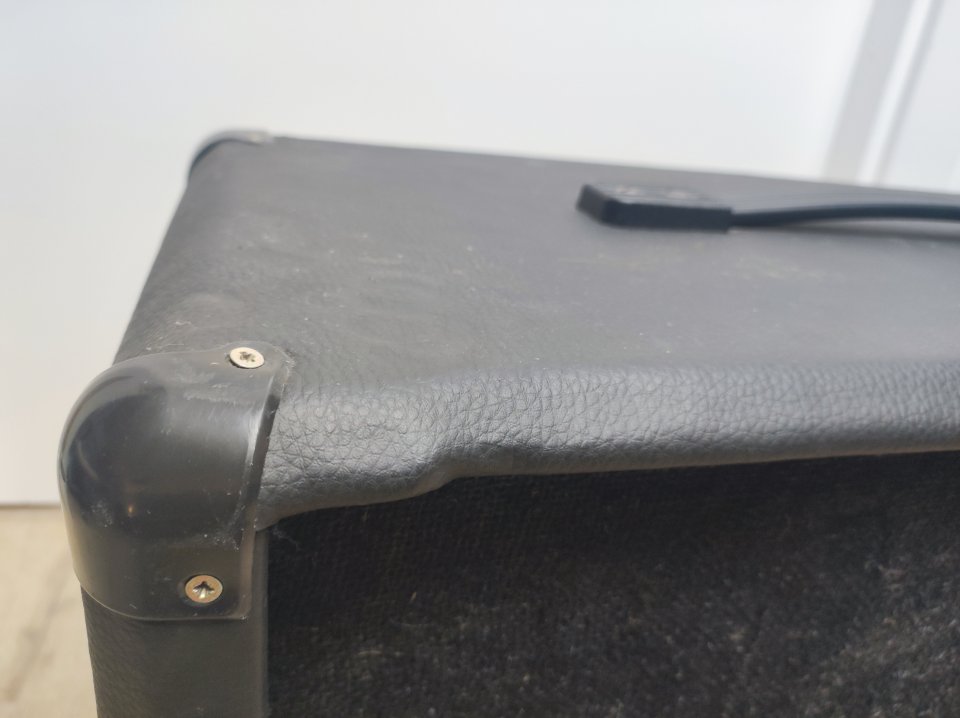 Pantalla altavoz artesanal