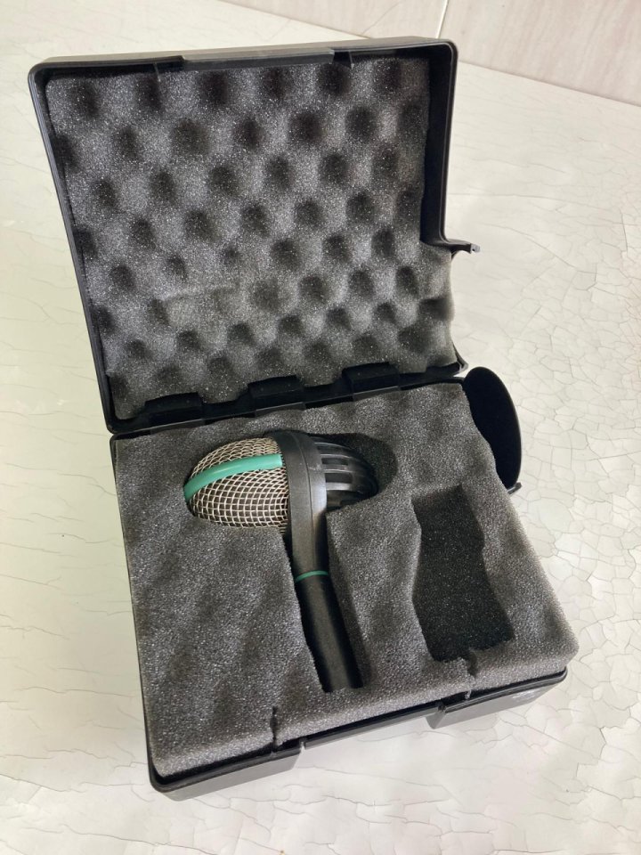 Micrófono AKG d112 en buen estado de segunda mano · Foto 1 de 2 · Barcelona · 105 €