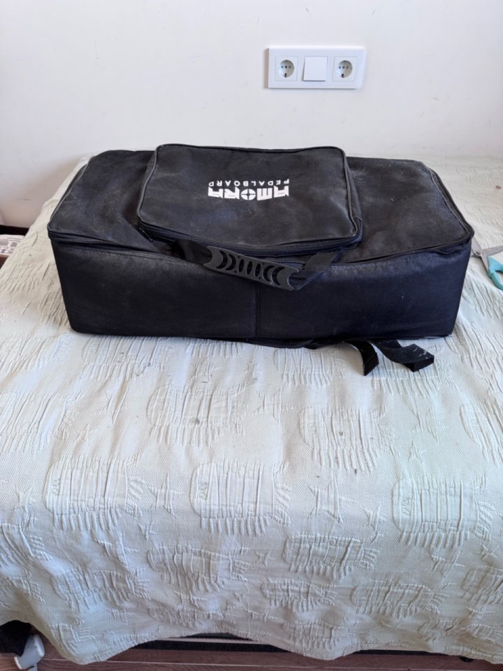 Pedalboard articulado 60x30+ rockboard M2V2+ fonda de segunda mano · Foto 9 de 10 · Madrid · 400 €