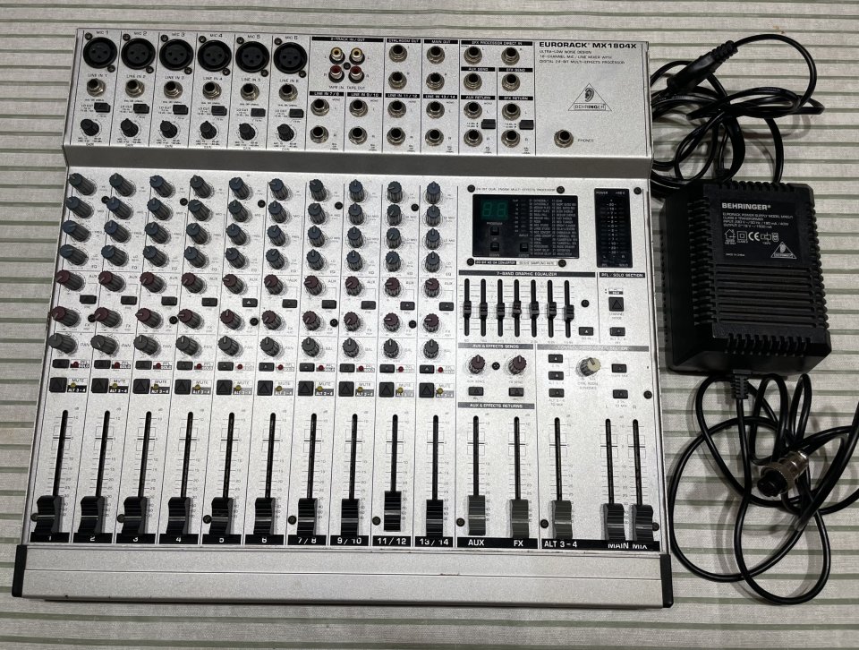 Equipo de Sonido PA Altavoces Etapas de Potencia Monitores Mesas de Mezclas