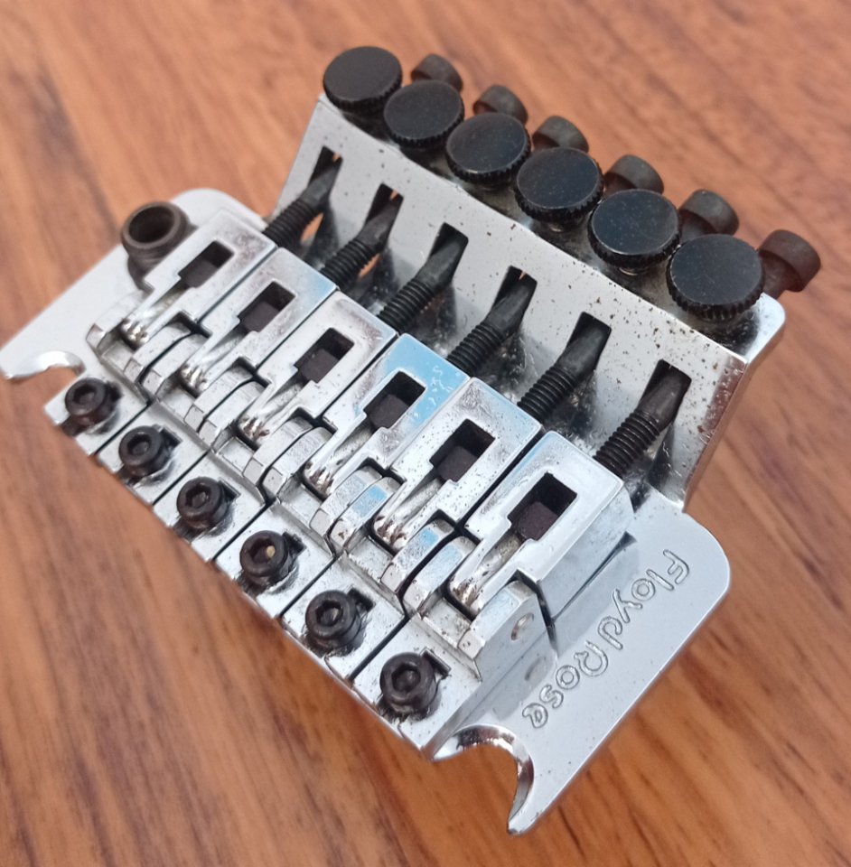 Puente para guitarra eléctrica Floyd Rose Original de segunda mano · Foto 1 de 9 · Cuenca · 225 €