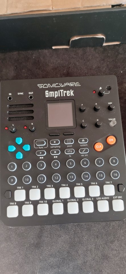 Smpltrek de Sonicware vendo o cambio