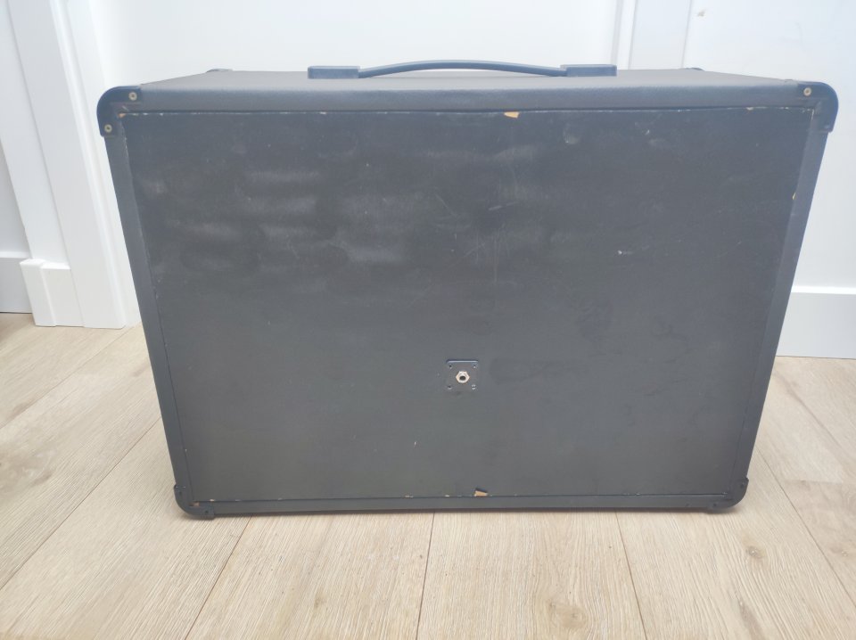 Pantalla altavoz artesanal