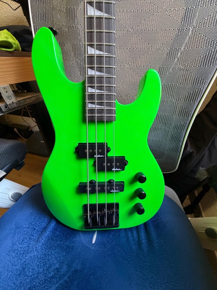 Bajo Jackson Dinky de segunda mano · Foto 1 de 7 · Barcelona · 75 €