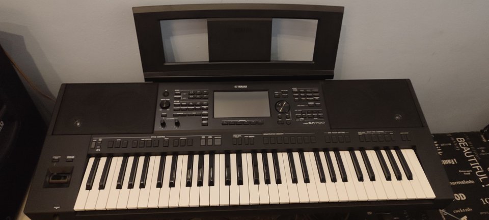 Workstation Yamaha SX-700 de segunda mano · Barcelona · 850 €