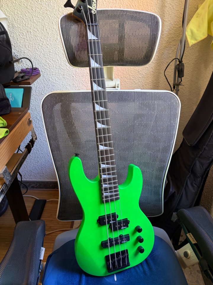 Bajo Jackson Dinky de segunda mano · Foto 6 de 7 · Barcelona · 75 €