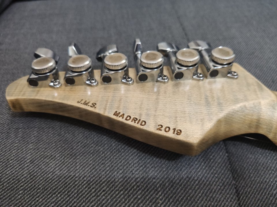 Guitarra eléctrica artesanal Moreno Guitars [Urge Venta]