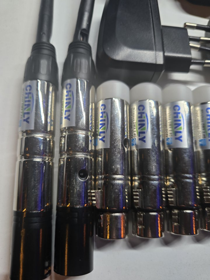 Kit DMX Inalámbrico 2.4G (8 piezas: 2 Transmisores + 6 Receptores)