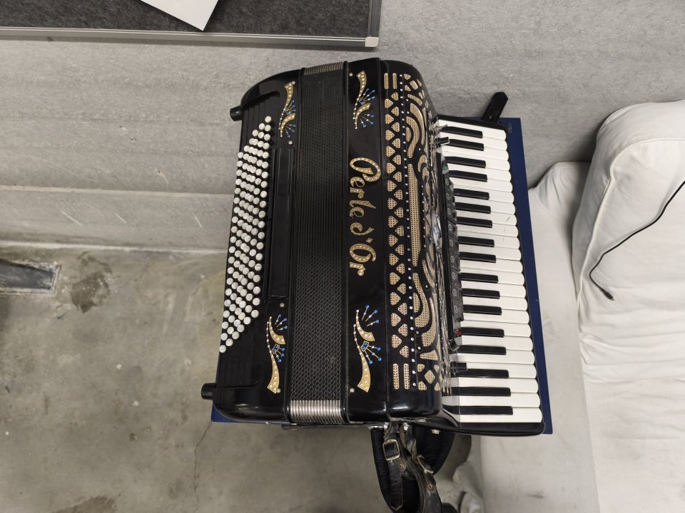 Acordeón Profesional Perle d'Or | 41 Teclas / 120 Bajos / 9 Registros (Gama Alta) de segunda mano · Foto 10 de 10 · Madrid · 3600 €