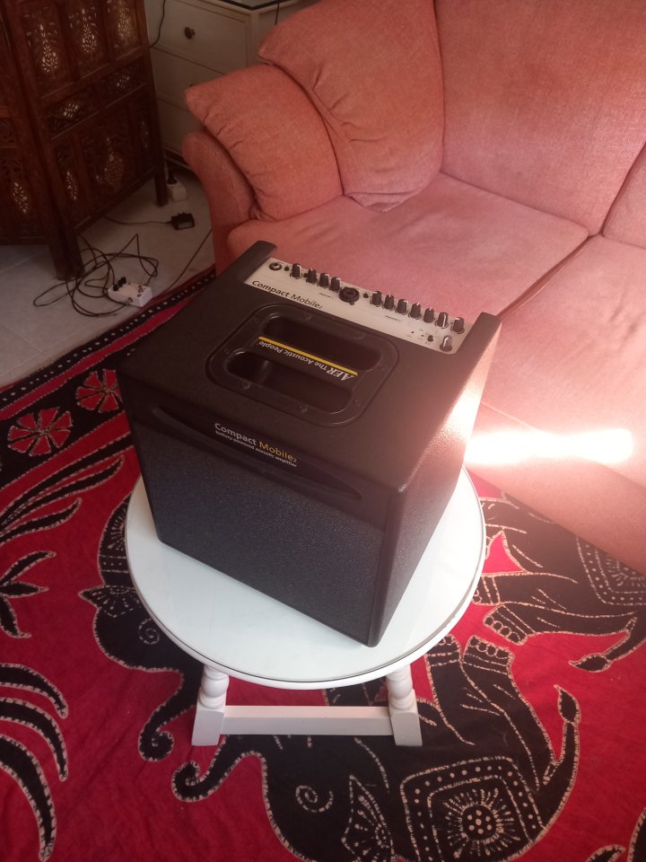 AER Compact Mobile 2 Amplificador acústico Pro de segunda mano · Foto 3 de 8 · Granada · 815 €
