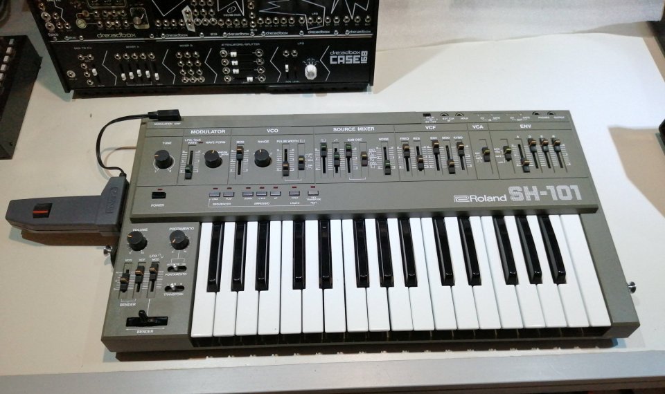 Roland SH 101 Gris