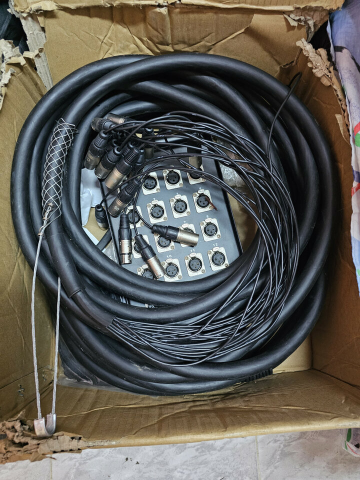 Manguera Adam Hall 16/4