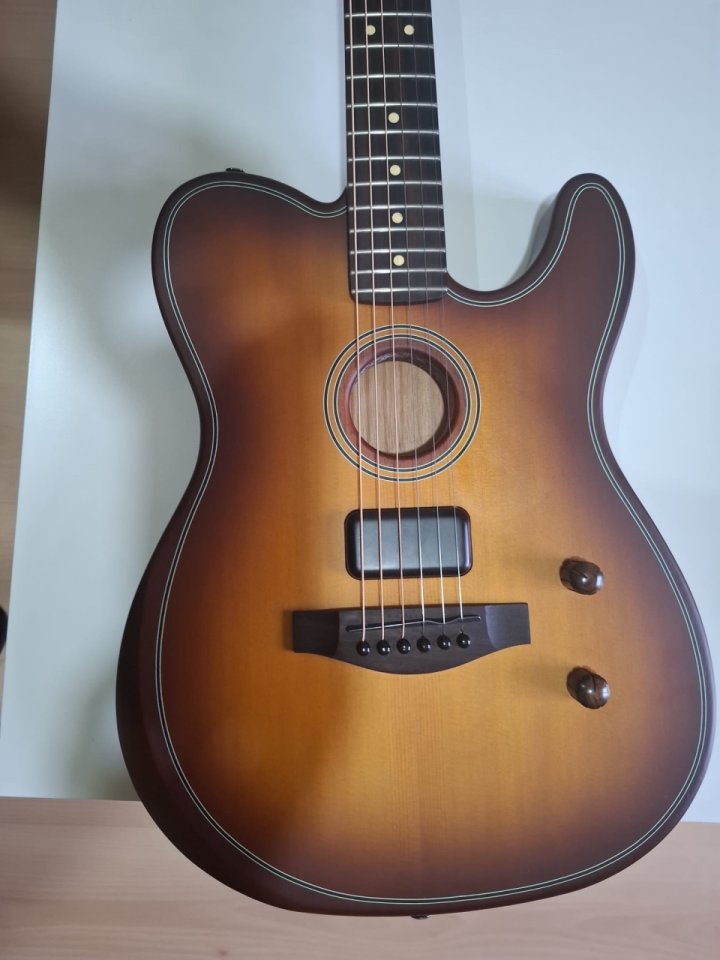 Fender Acoustasonic Standard Telecaster HSB de segunda mano · Foto 1 de 6 · Asturias · 430 €
