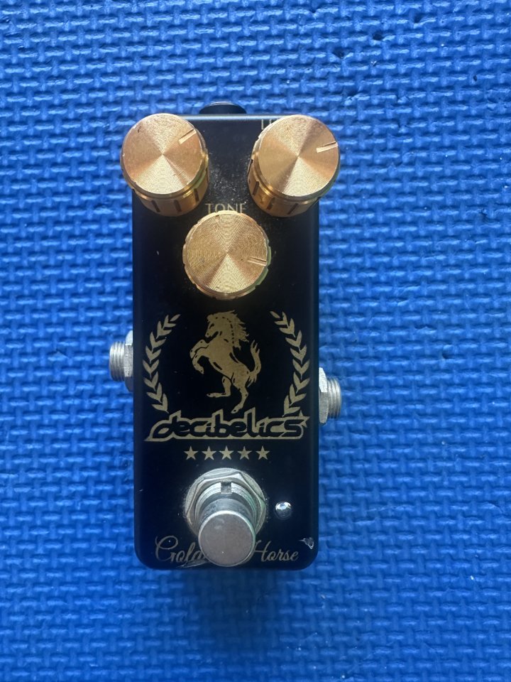 Decibelics Golden Horse de segunda mano · Foto 2 de 4 · Cádiz · 190 €