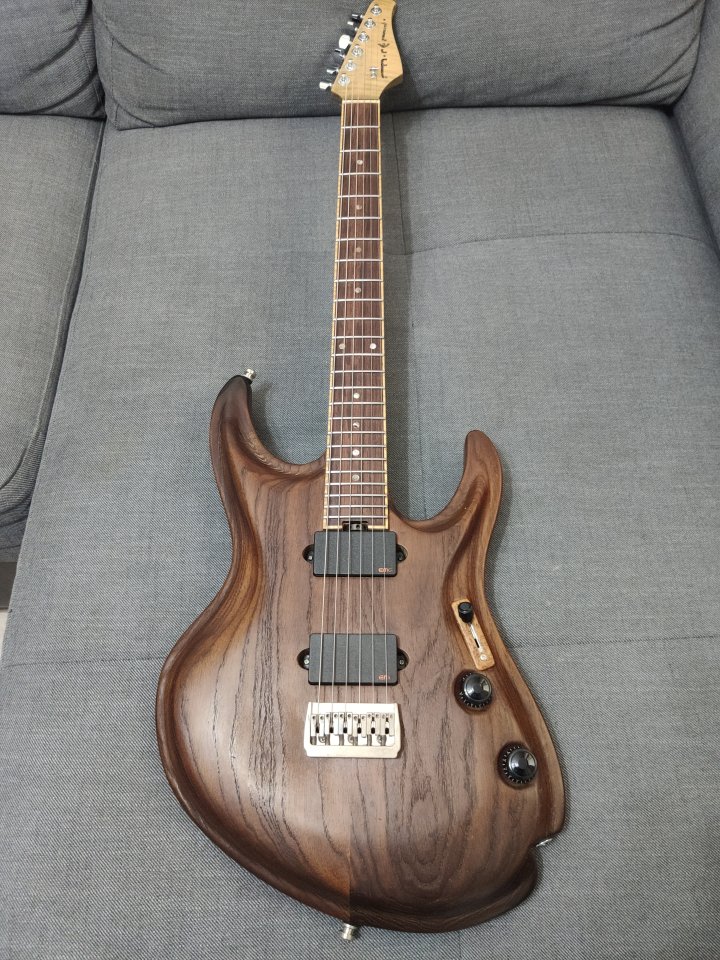 Guitarra eléctrica artesanal Moreno Guitars [Urge Venta]