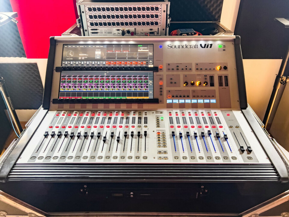 Soundcraft Vi1 + Stage Box + Salicru SPS750 Advance R + RME Madiface USB