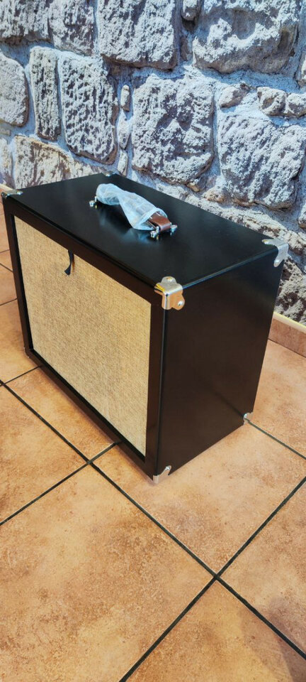 ***reservada*** Vendo pantalla 1X12 con Celestion V30