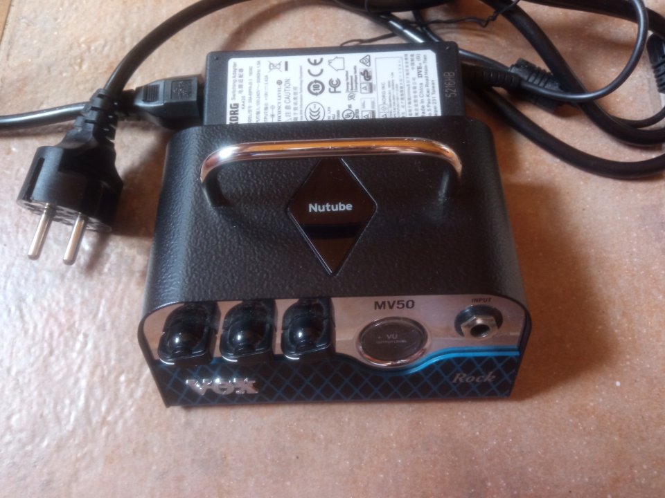 Amplificador VOX mv50 Rock de segunda mano · Foto 2 de 3 · Navarra · 80 €