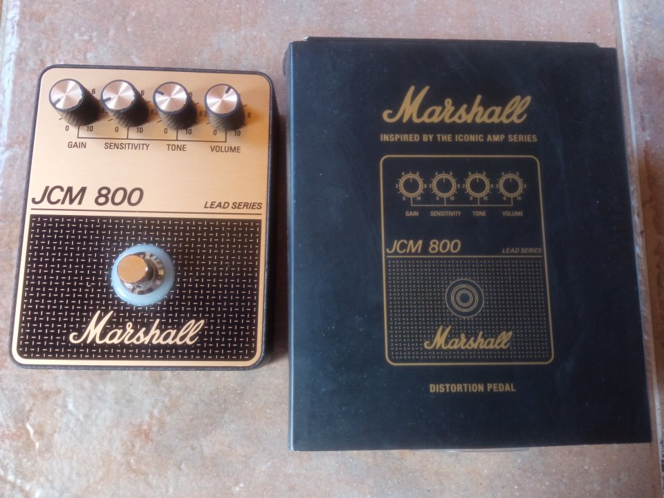 Distorsión Marshall JCM 800 de segunda mano · Foto 1 de 2 · Navarra · 80 €