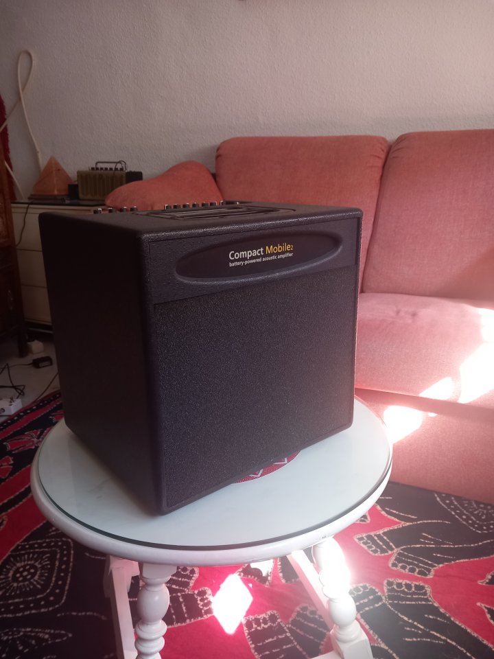 AER Compact Mobile 2 Amplificador acústico Pro de segunda mano · Foto 2 de 8 · Granada · 815 €