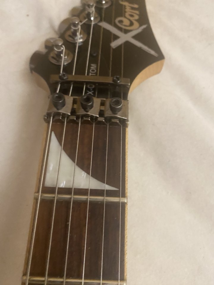 Guitarra cort x custom de segunda mano · Foto 4 de 9 · Illes Balears