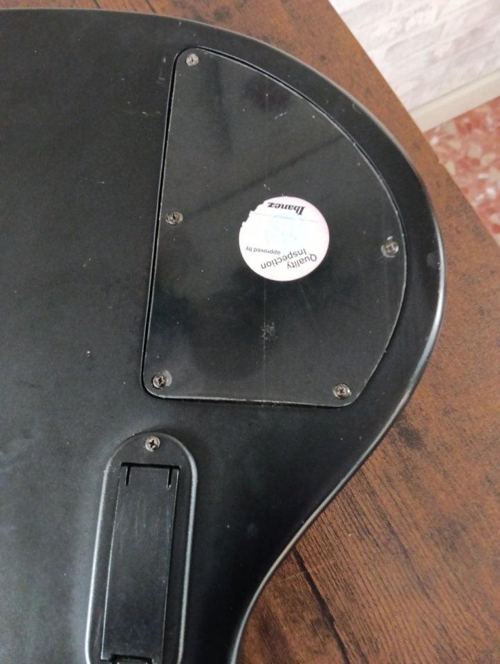 Bajo ibanez de segunda mano · Foto 3 de 10 · Sevilla · 250 €