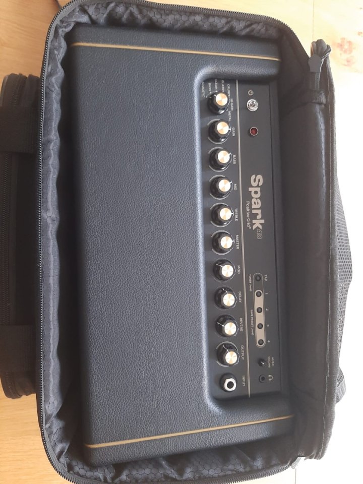 Positive Grid Spark 40 BK + Bolso de segunda mano · Foto 6 de 8 · Navarra · 210 €