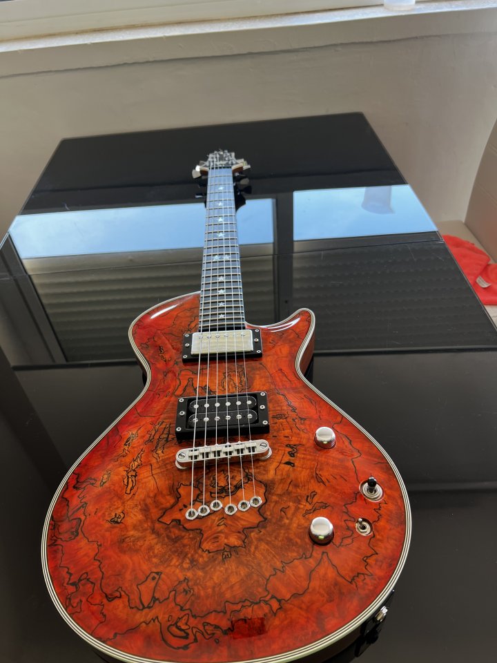 Vendo Guitarra O3 OXYGEN “ STAR” de segunda mano · Foto 2 de 9 · Jaén · 2700 €