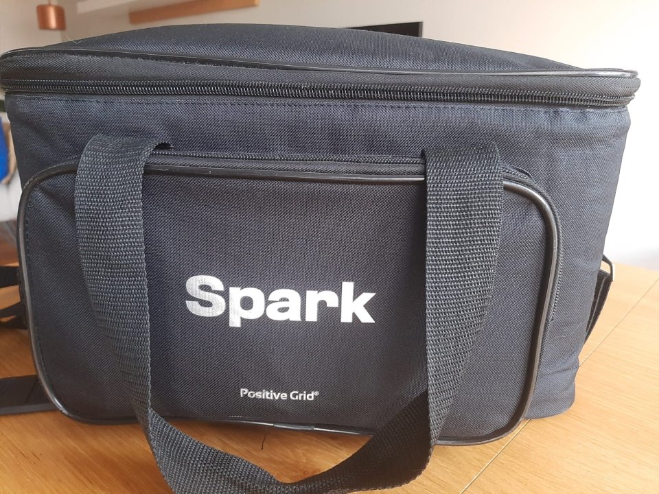 Positive Grid Spark 40 BK + Bolso de segunda mano · Foto 7 de 8 · Navarra · 210 €