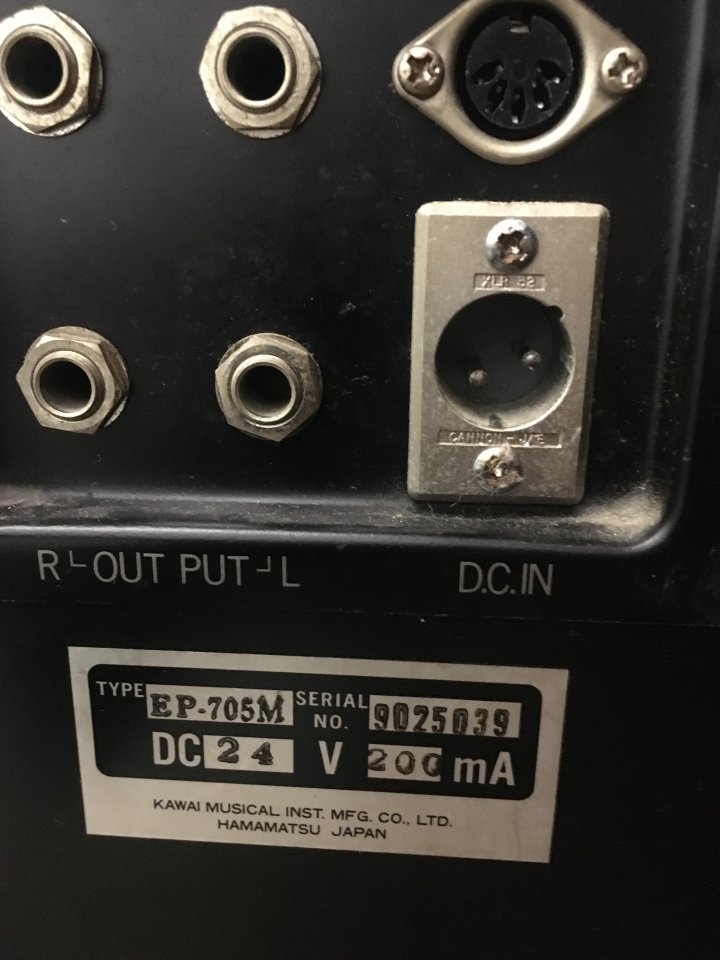 Kawai 705M piano electro acústico con midi