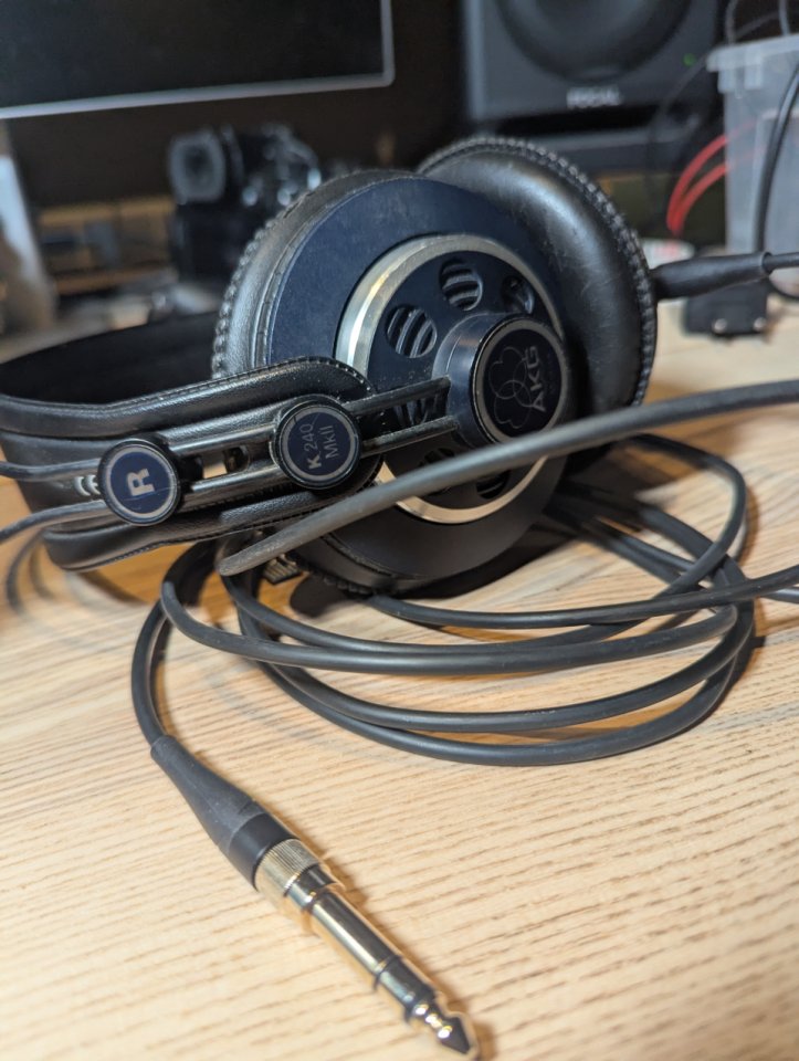 Auriculares de estudio AKG K 240 MKII de segunda mano · Foto 2 de 6 · Barcelona · 45 €