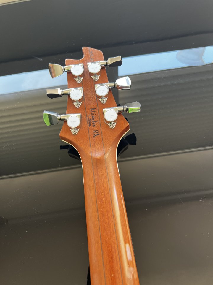 Vendo Guitarra O3 OXYGEN “ STAR” de segunda mano · Foto 9 de 9 · Jaén · 2700 €