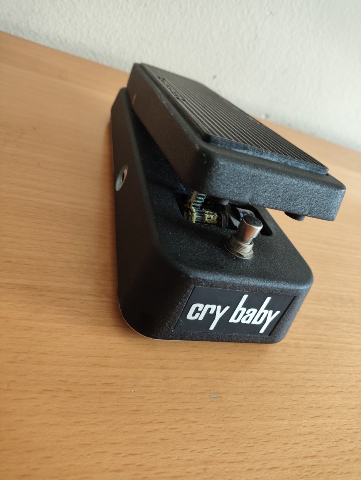 Pedal Wah-Wah Dunlop Cry Baby GCB95 de segunda mano · Foto 3 de 8 · Madrid · 65 €