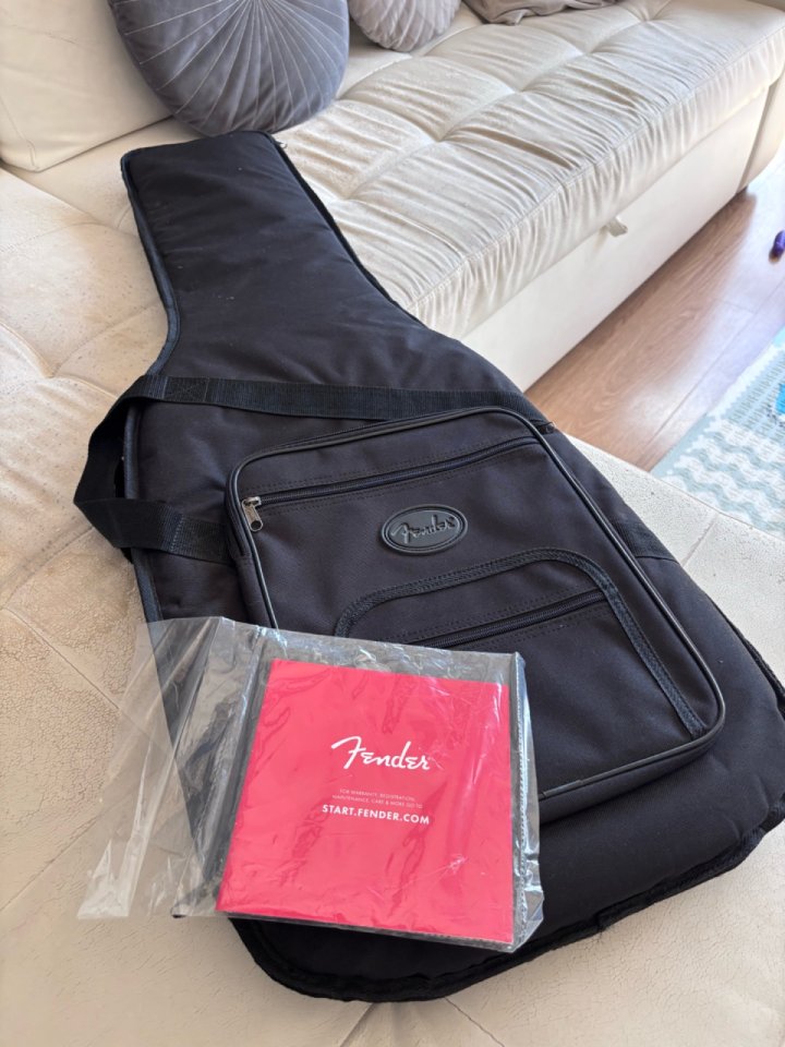 Fender Vintera 70s Telecaster Thinline Shell Pink de segunda mano · Foto 6 de 6 · Madrid · 1200 €