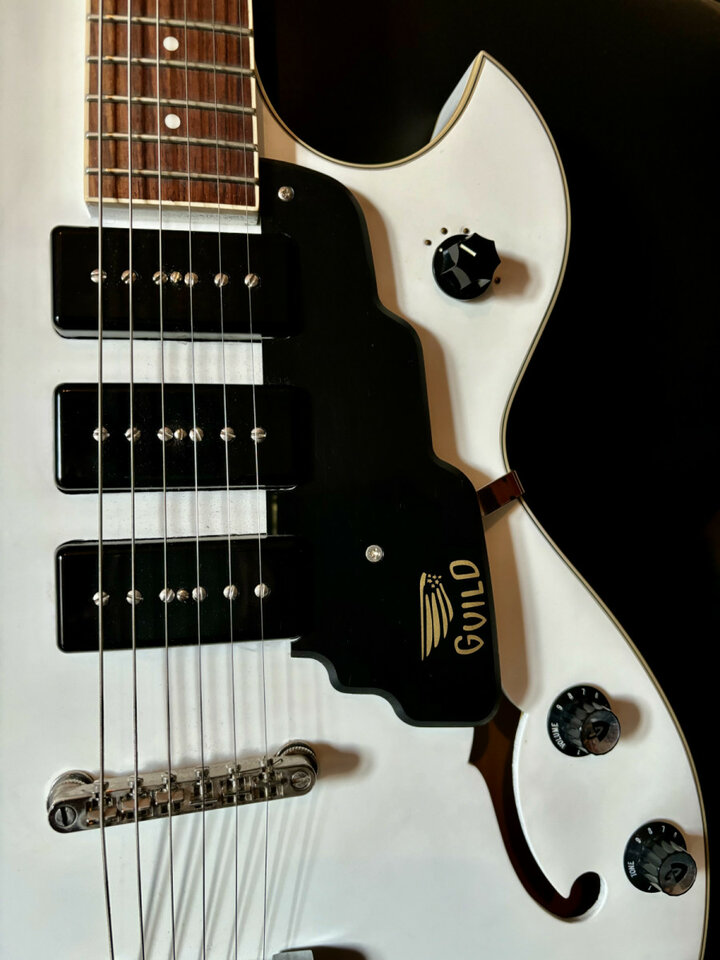 Guild Starfire I Jet 90 Satin White + Funda rígida Guild Deluxe