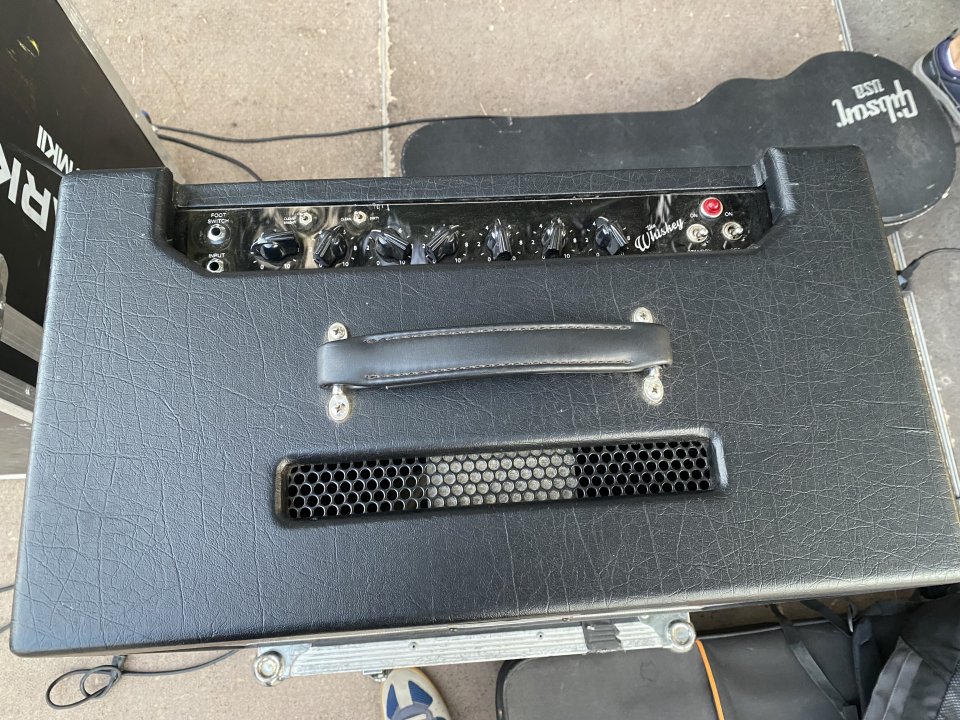 65 amps Whiskey combo (vendo-cambio)