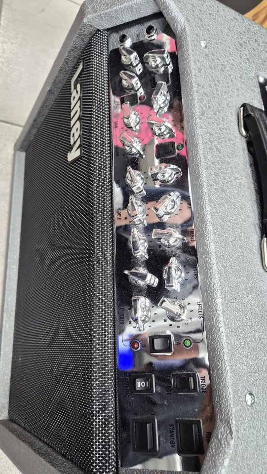 Laney Crome O-Zone 50 W Edicion Special de segunda mano · Foto 2 de 7 · Castellón · 550 €