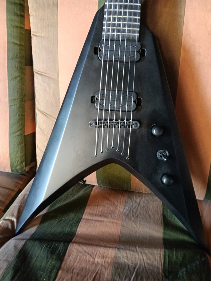 Guitarra 7 cuerdas Solar V2.7C de segunda mano · Foto 5 de 10 · Badajoz · 750 €