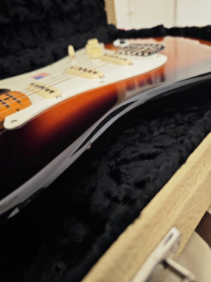Fender Eric Johnson Stratocaster de segunda mano · Foto 10 de 10 · Girona · 2100 €