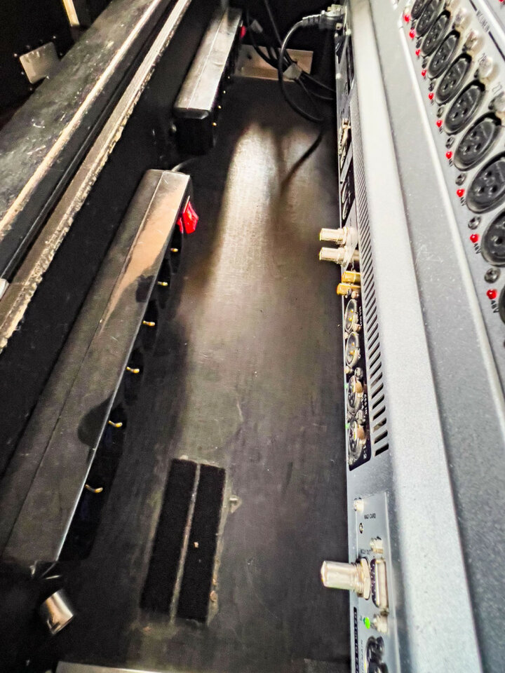 Soundcraft Vi1 + Stage Box + Salicru SPS750 Advance R + RME Madiface USB