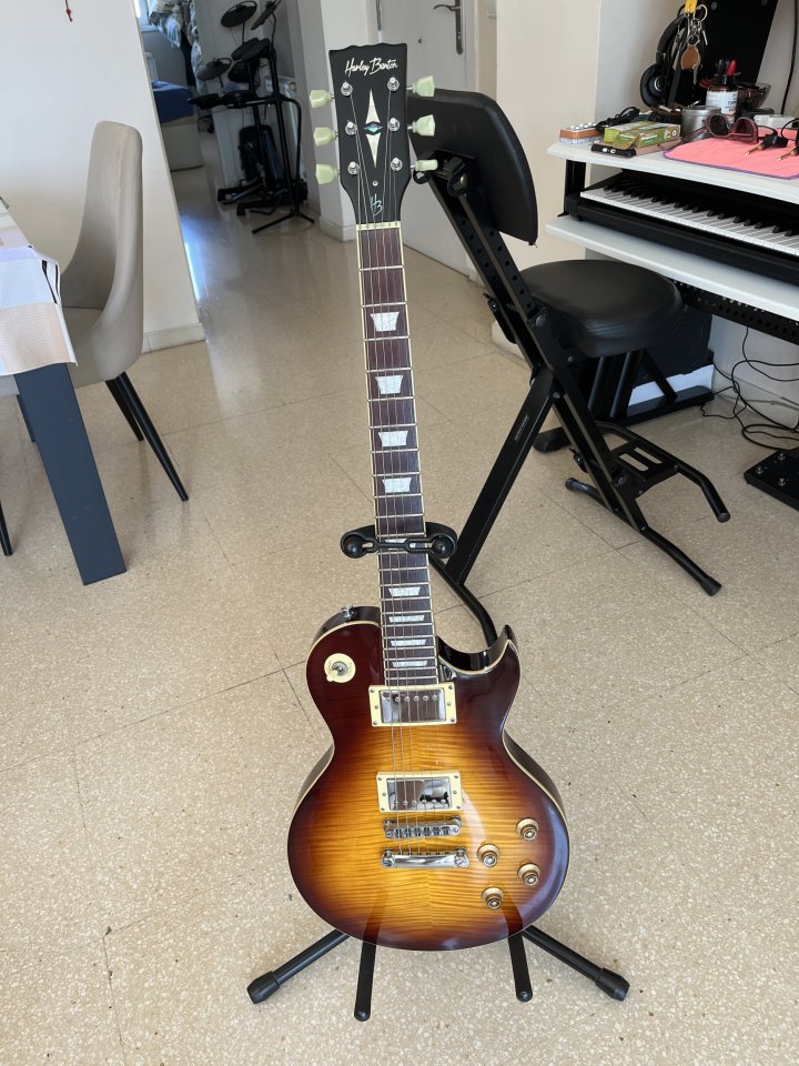 Harley Benton SC-550 Deluxe (Tipo Les Paul) de segunda mano · Foto 1 de 7 · Barcelona · 200 €