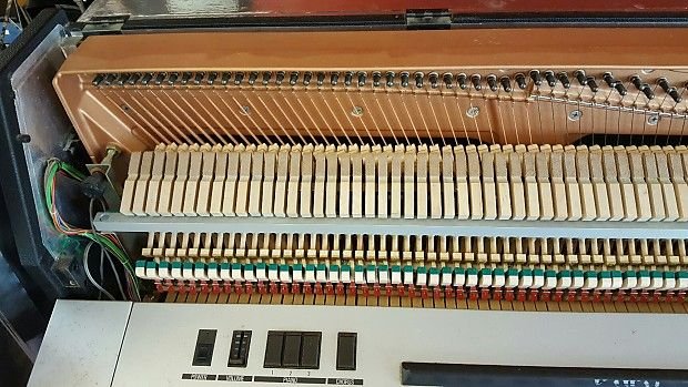 Kawai 705M piano electro acústico con midi