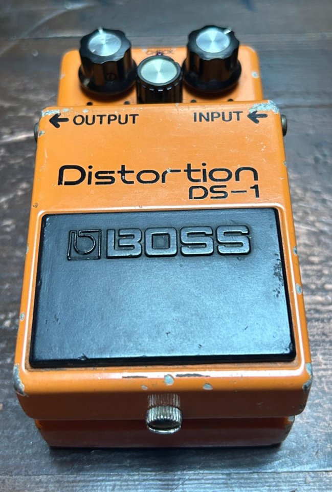 Vintage Boss distortion ds-1 de 1980 , silver screw, japonés black label.