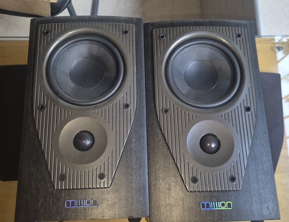 Mission m71 con peanas de segunda mano · Foto 1 de 4 · Madrid · 100 €