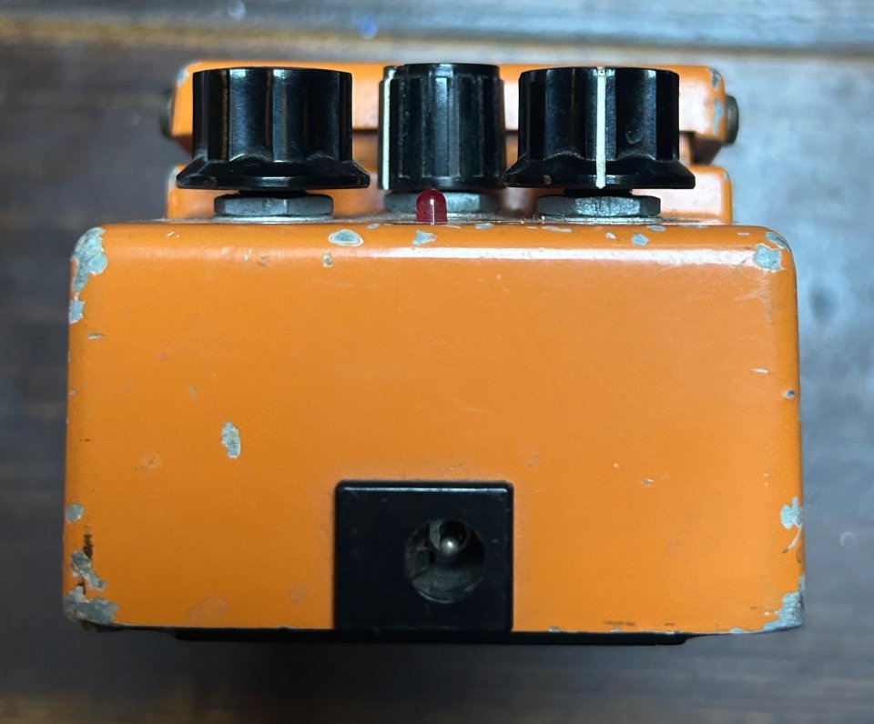 Vintage Boss distortion ds-1 de 1980 , silver screw, japonés black label.