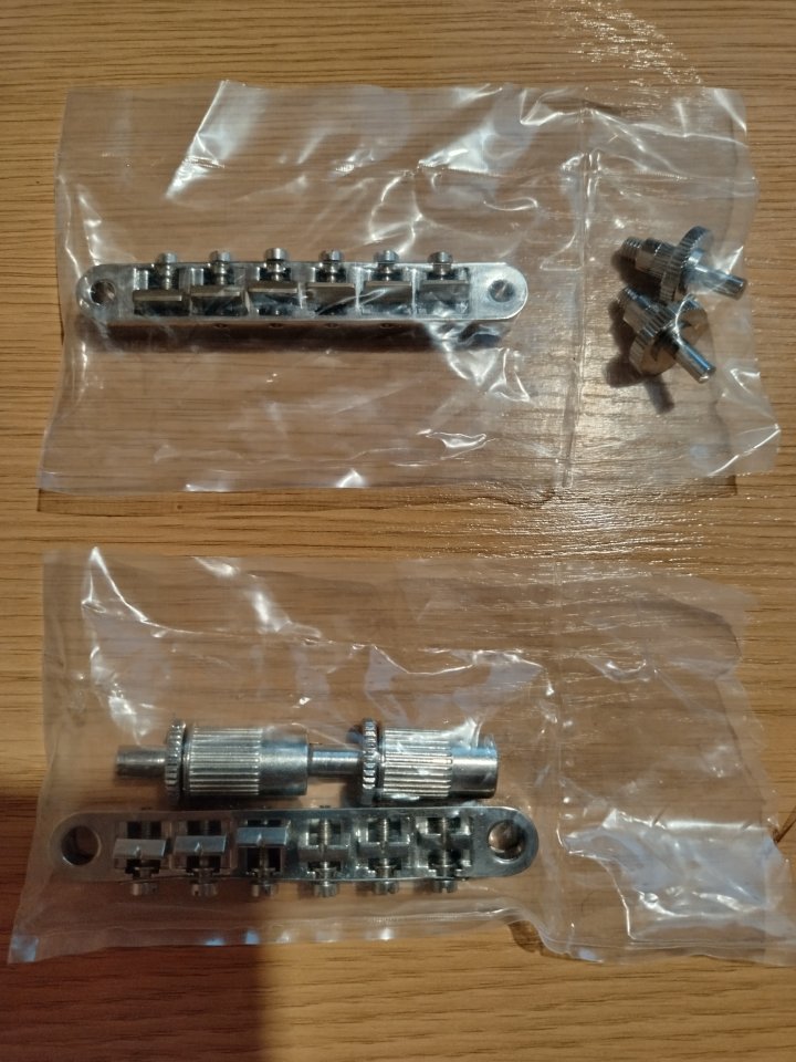 Puentes tune-o-matic uno Epiphone y otro GFS con silletas de latón de segunda mano · Foto 2 de 4 · Madrid · 25 €