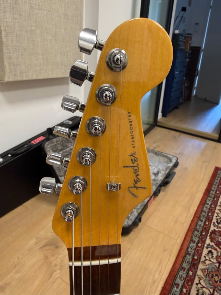 Fender Stratocaster American Elite de segunda mano · Foto 4 de 5 · Madrid · 1800 €